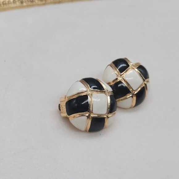 UNBRANDED Vintage Clip On Earrings - Picture 2 of 6